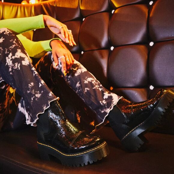 NWT Dr. Martens Rozalie Distressed Patent Heeled Chelsea Boots Sz 7 US - Picture 12 of 12